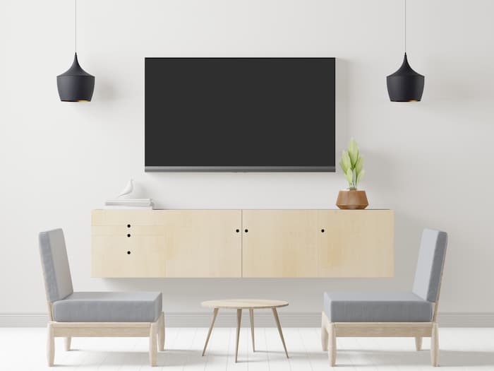 Minimalistisk design af spisestue med tv-ophæng